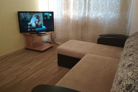 Сдам посуточно и на часы 1 комнатную квартиру в центре