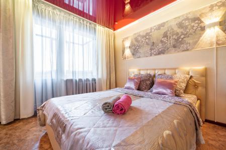 Уютная квартира на часы, ночь.