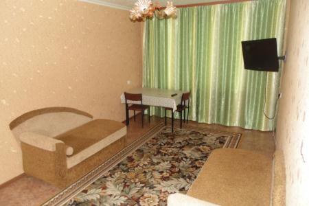 Двухкомнатная, по-домашнему уютная, меблированная квартира в центре города Орск.