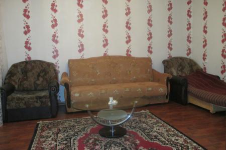 Сдам квартиру ПОСУТОЧНО,в центре города,со всеми удобствами.Собственик- 8-915-753-96-38