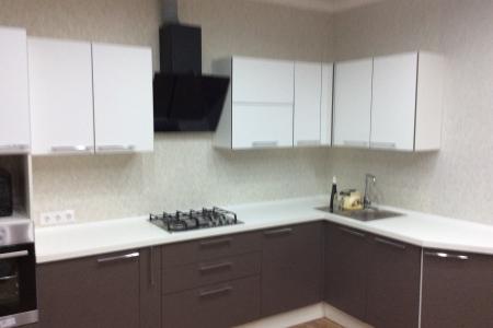 Благоустроенный дом рядом с видом на город и озеро