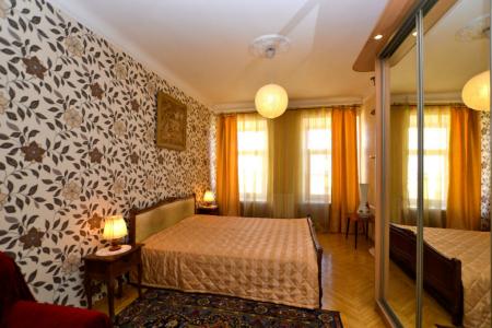 Благоустроенная двухкомнатная квартира!