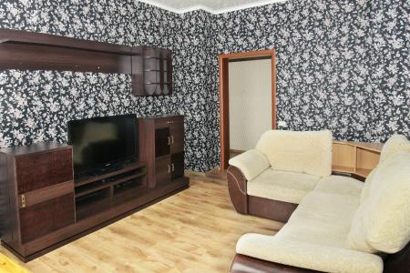 Двухкомнатная квартира возле ЖД-вокзала