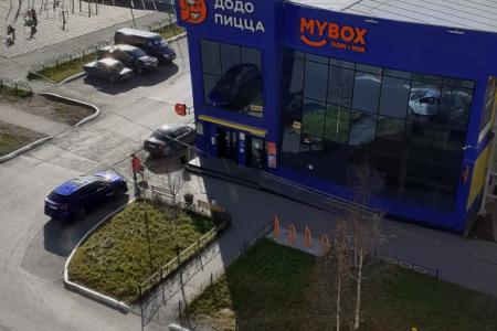 Возле Додо пицца 