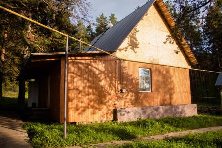 База отдыха расположена недалеко от города в сосновом лесу. Чистый воздух, соб