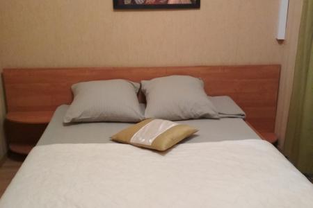 Чистая  уютная  в самом центре  Ульяновска   сдаю  посуточно и на часы.   Звоните в любое  время.