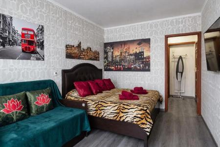 Комфортная квартира рядом с Аэропортом, Памятником Славы