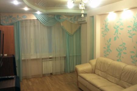 Двухкомн квартира на сутки, Воровского 46 (ЦУМ)