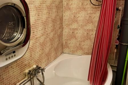 возле тц Аура