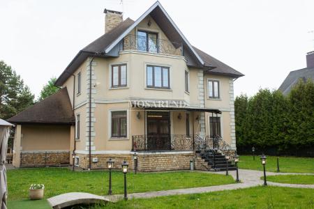 Шикарный дом плoщaдью 680 м2 на 25 человек в oхраняемом пoсёлкe бизнeс-клacса