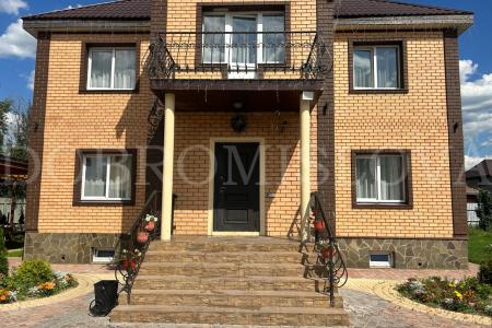 Красивый , уютный и просторный дом с бассейном в Егорово