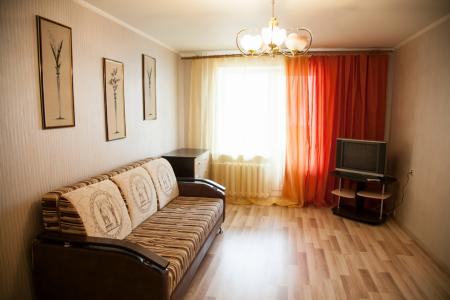 однокомнатная квартира посуточно рядом с площадью Кирова, ТЦ Вива-Ленд