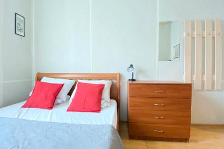 СДАЕТСЯ ТРЕХКОМНАТНАЯ КВАРТИРА В 350 МЕТРАХ ОТ МЕТРО