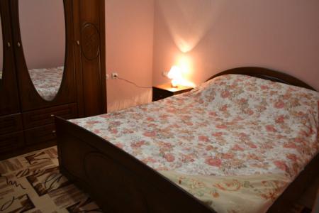 уютная двухкомнатная квартира в Цветнике