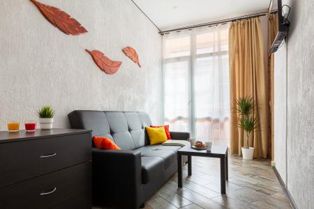 Комфортная двухкомнатная квартира с балконом возле Невского проспекта / Diamant Apart Ru