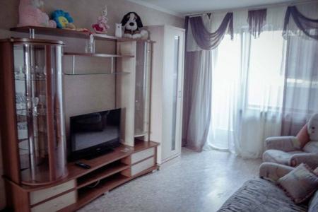 Трехкомнатная квартира возле спорткомплекса Кузбасс