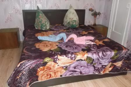 сдам 1 к квартиру рядом с вокзалом по суточно