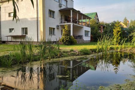 Большой коттедж для отдыха и свадеб с прудом на участке в 15 км. от МКАД