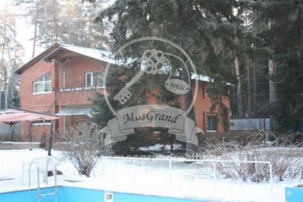 Коттедж по Егорьевскому шоссе дешево для компании до 12 человек.