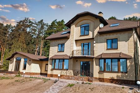 Трёхэтажный коттедж на берегу Финского залива