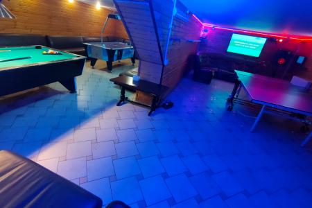 Дом с диско клубом, профессиональным звуком и светом ,бильярдом, теннисным столом и аэрохокеем