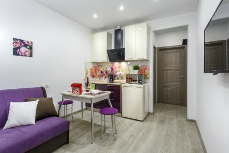 Шикарная и красочная студия, вся в ярких цветах для настоящих ценителей стиля и красоты!