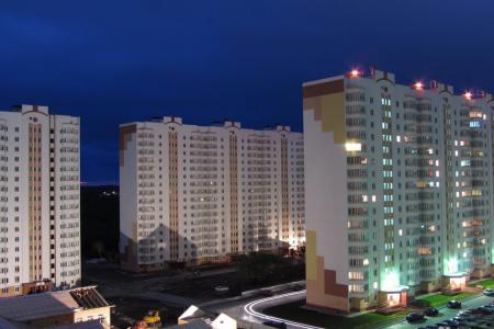 В квартире 6 спальных мест, микроволновка, стиральная машина, холодильник, 2 телевизора, есть посуда