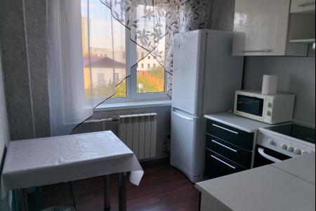 2комнатная на Жуковского, рядом с ФСК