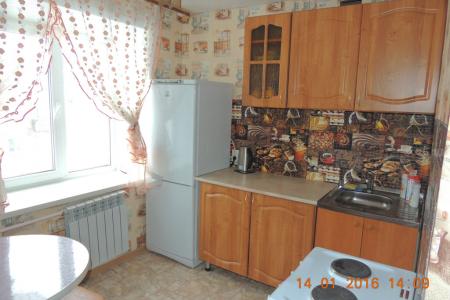 Квартира находится в центре посёлка