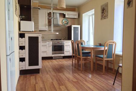 2-к квартира, 90 м², 3/3 эт.