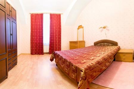 2 к.кв. в Центре, наб.Невы.Своя парковка,Wi-Fi,чисто.