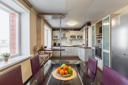 БОЛЬШАЯ КВАРТИРА РЯДОМ С МЕТРО СТРЕЛКА