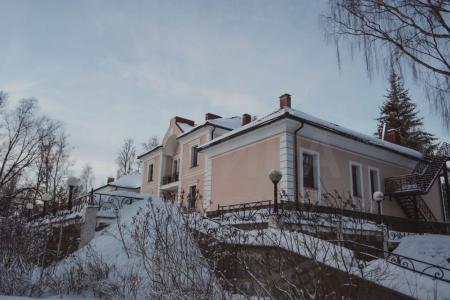 Дом 1200 м² на участке 12 га