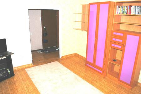 Двухкомнатная квартира на 60 лет Октября