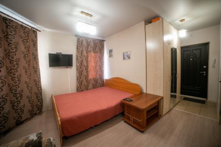 Квартира на Алтайской с кроватью