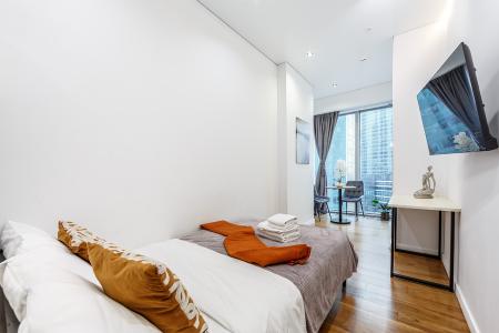 Панорамная студия в Москва-Сити с видом на башни и город