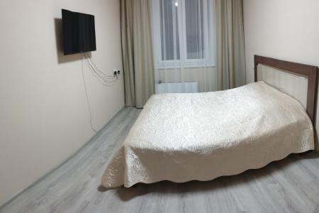 Новый дом, огороженная территория