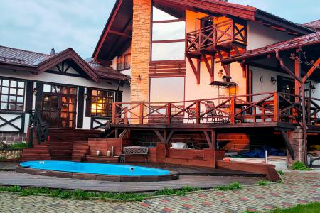 Новый современный коттедж в стиле хайтек на севере МО в