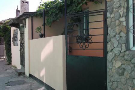 Сдам 1 комнатную квартиру рядом с морем посуточно