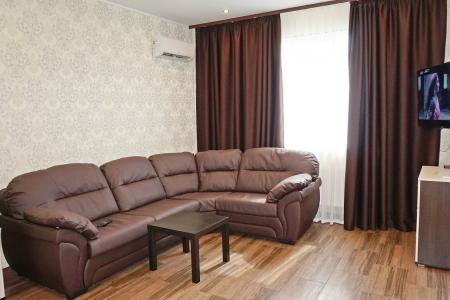 Стильная квартира с видом, умное решение зонирования