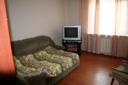 Сдаю посуточно двухкомнатную в центре города.Хороший ремонт