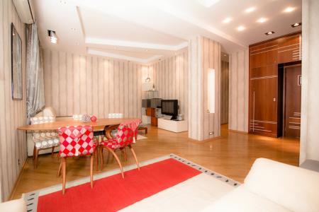 Прекрасная 2-х комнатная квартира у метро!