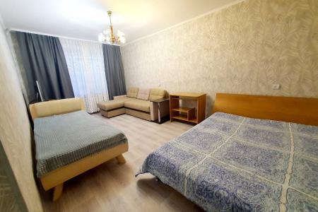 Двухкомнатная квартира возле балагана