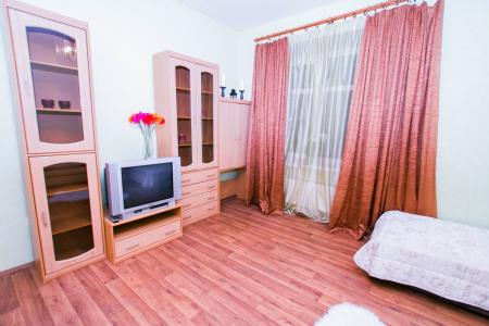 Посуточно 2-комнатная у метро Комсомольская