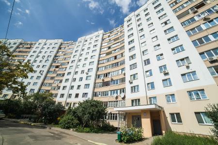 Двухкомнатная квартира в тихом районе в 10 минутах от центра города