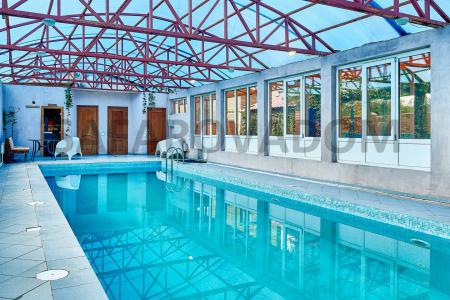 Дом с бассейном, сауной и баней.