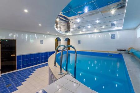 Коттедж 480 кв. м . на участке 17 соток с баней и бассейном