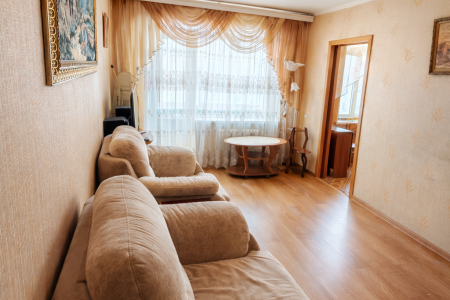 Трехкомнатная квартира на улице Западной 12 Аликорн24