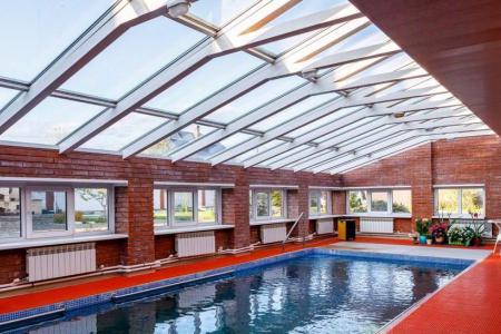 Коттедж для мероприятий с бассейном, баней, мангальной зоной и караоке