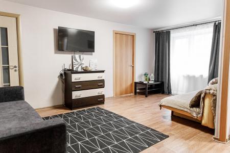 Хорошая двухкомнатная квартира в центре